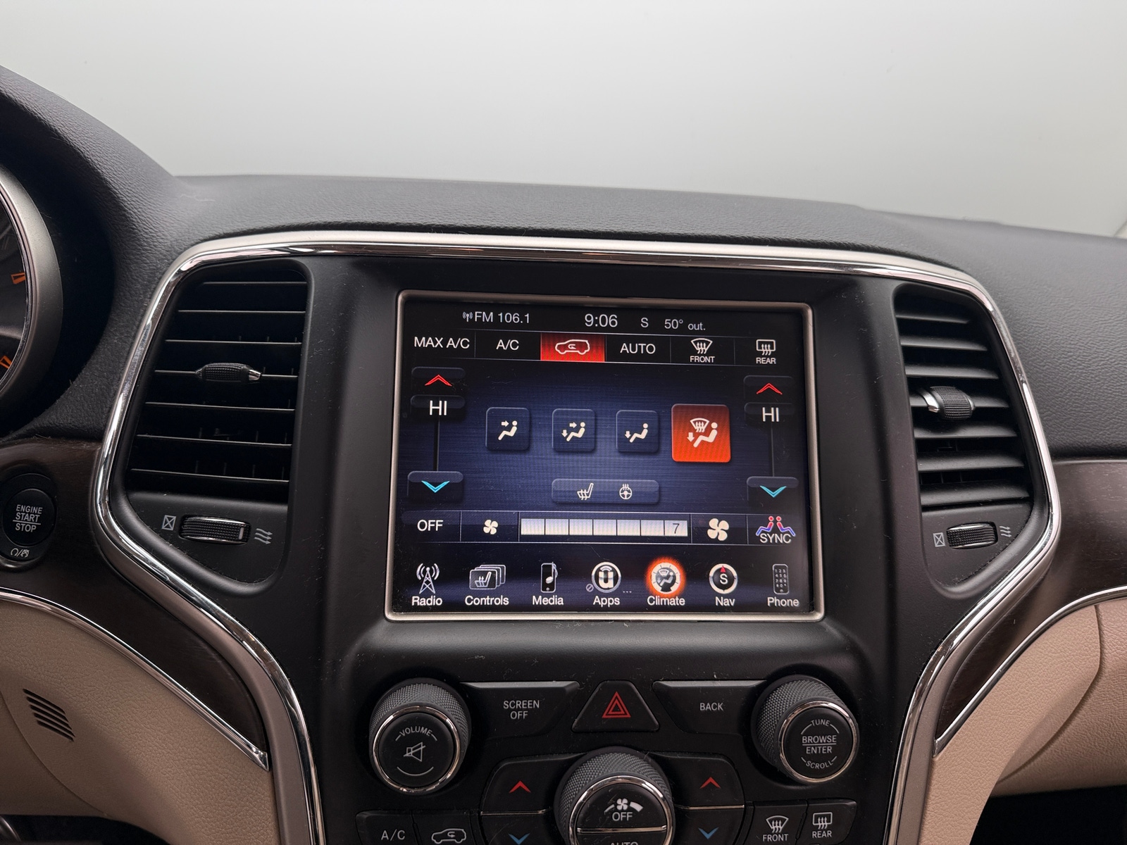 Thumbnail: 2017 Jeep Grand Cherokee - 3