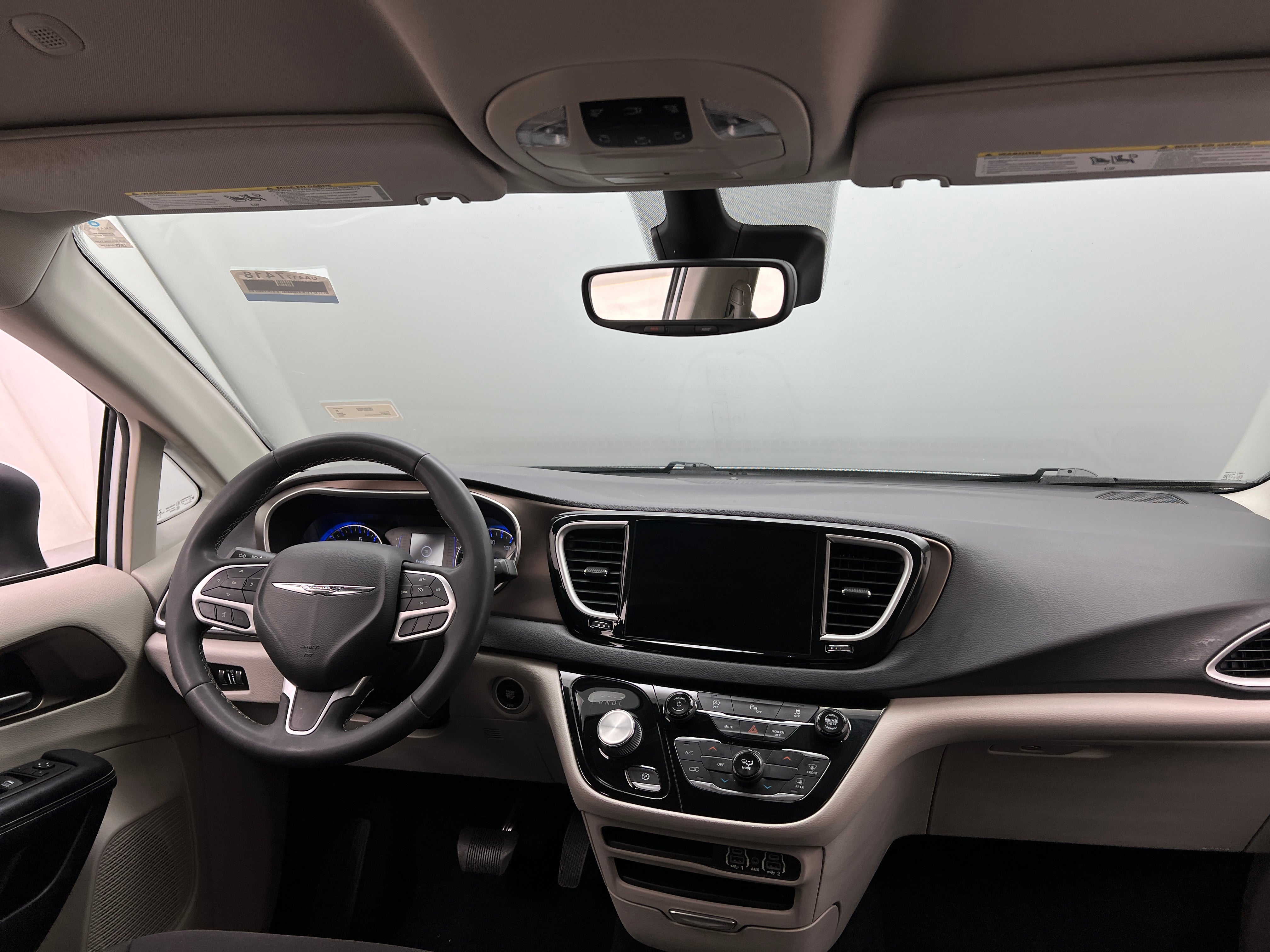 2022 Chrysler Voyager LX