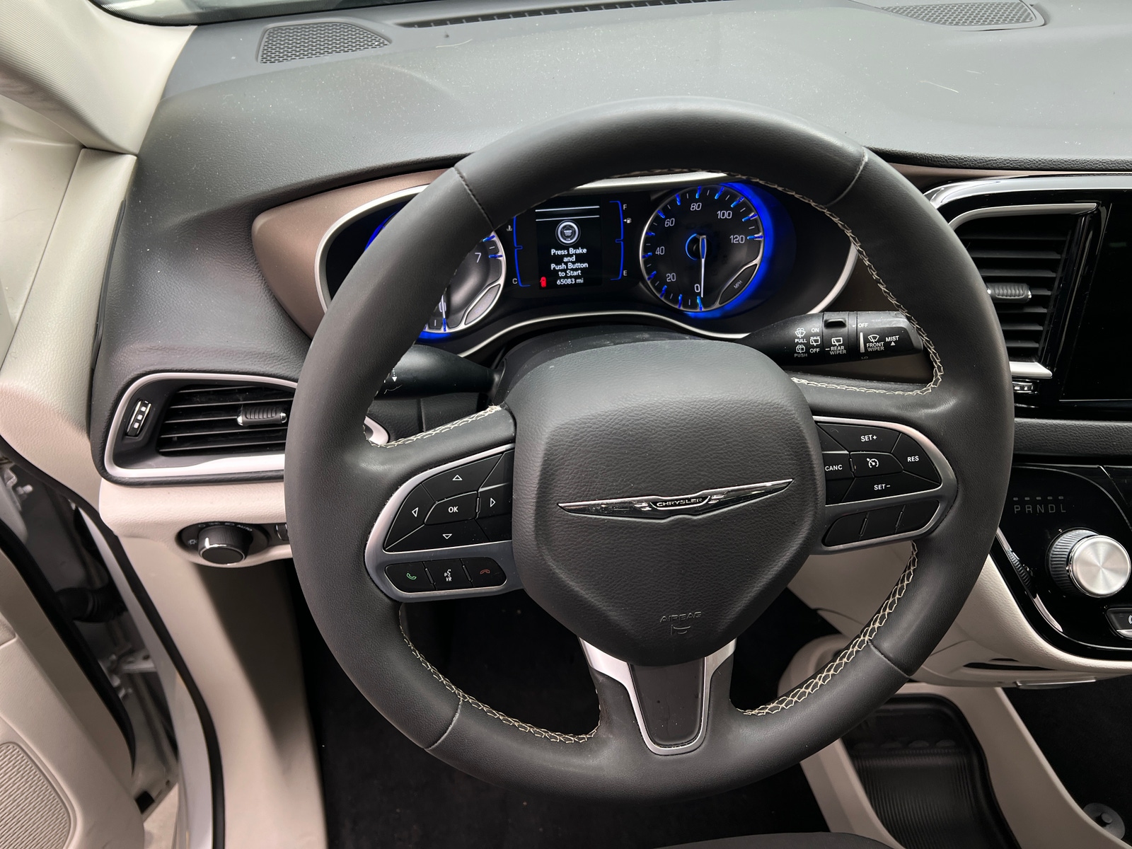 Thumbnail: 2022 Chrysler Voyager - 5