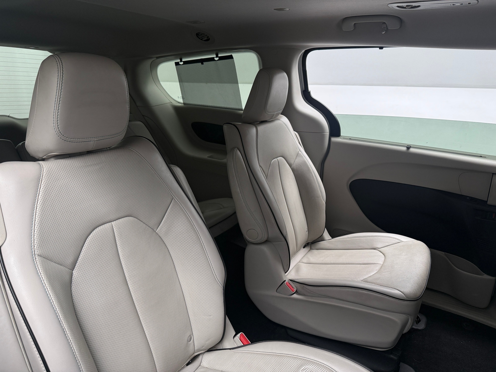 Thumbnail: 2018 Chrysler Pacifica - 5
