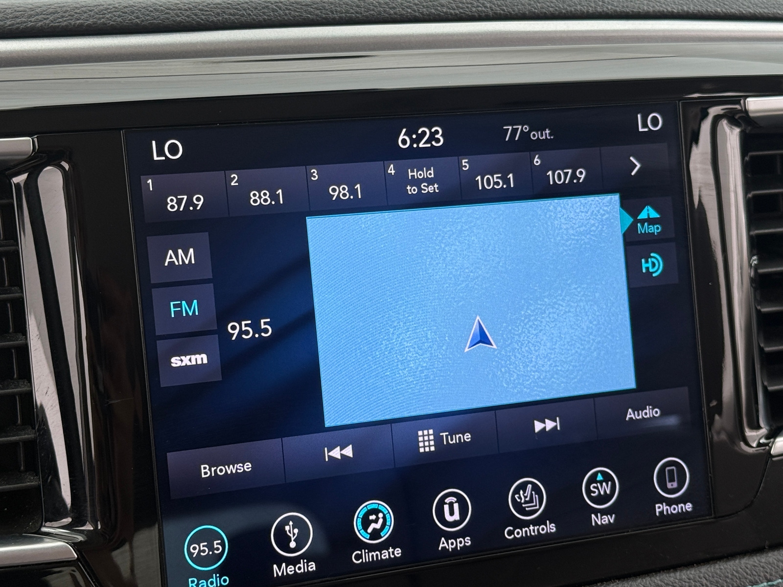 Thumbnail: 2018 Chrysler Pacifica - 3