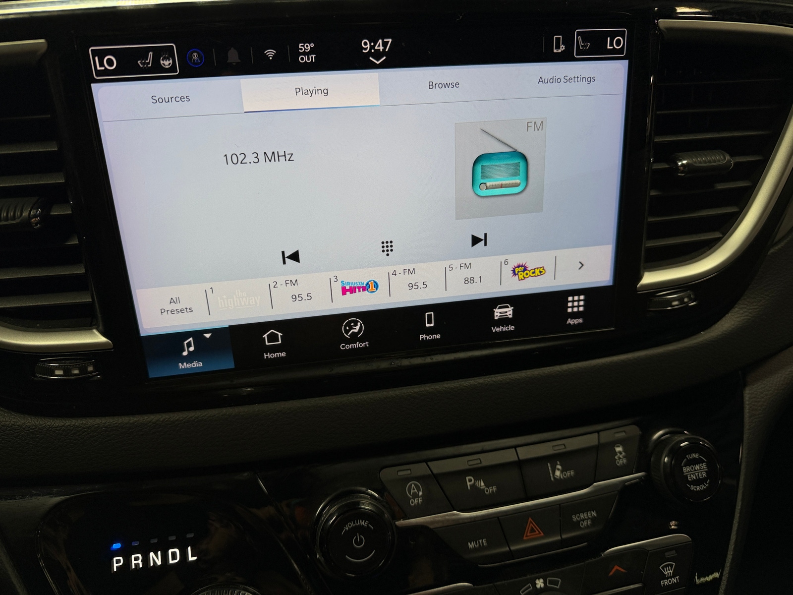 Thumbnail: 2025 Chrysler Pacifica - 3