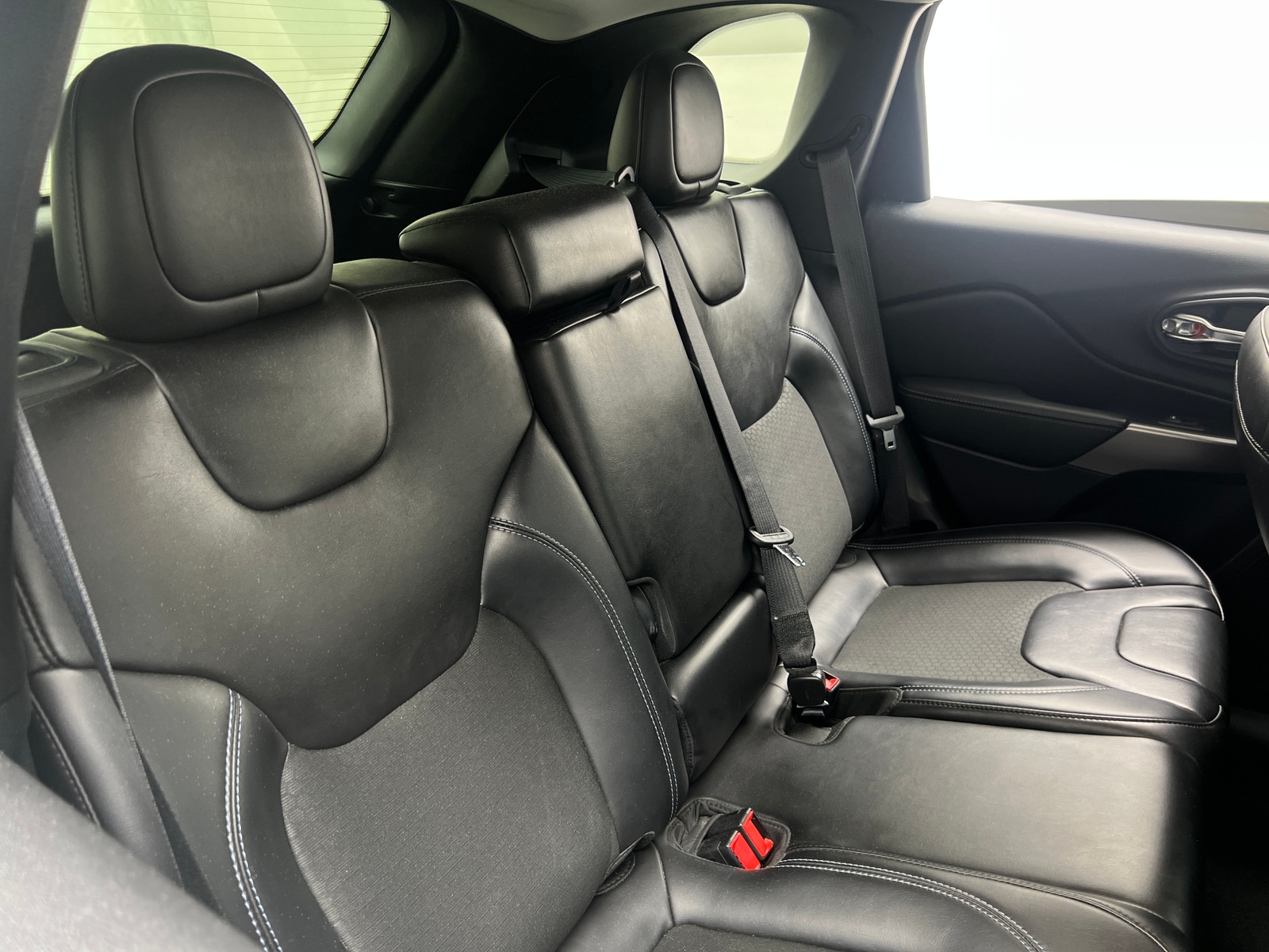 Thumbnail: 2019 Jeep Cherokee - 6