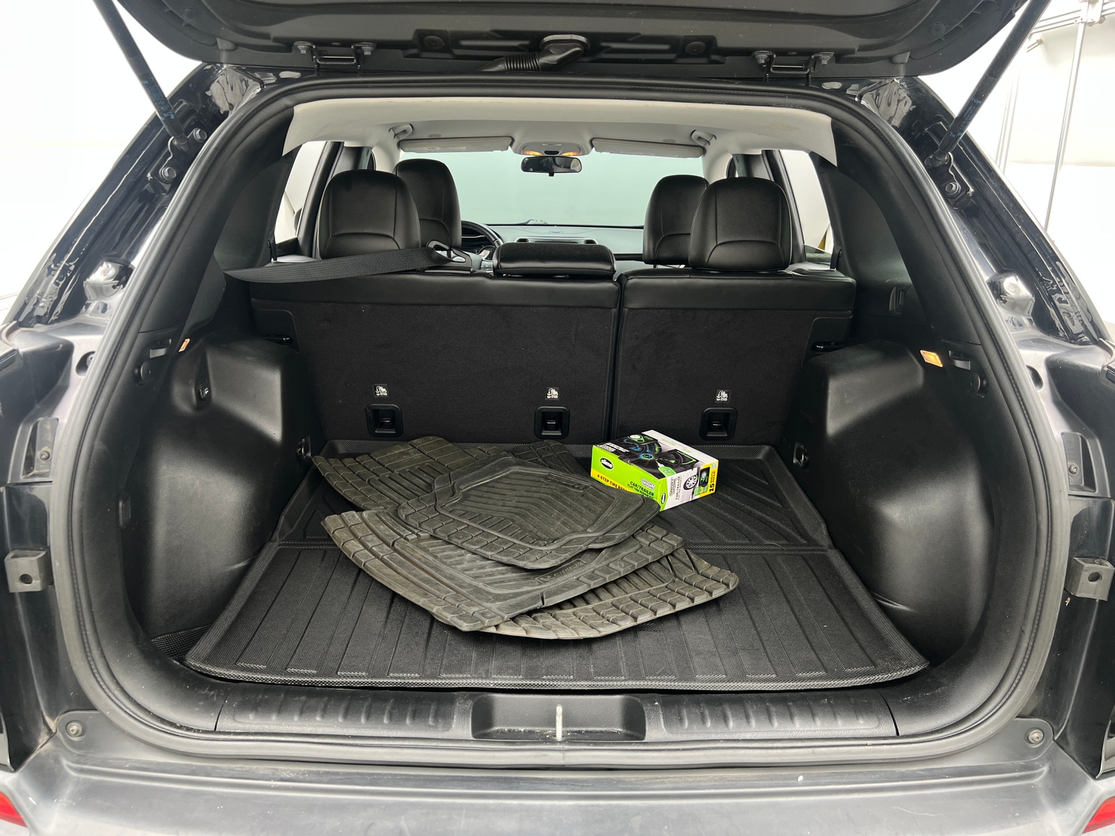 Thumbnail: 2019 Jeep Cherokee - 7