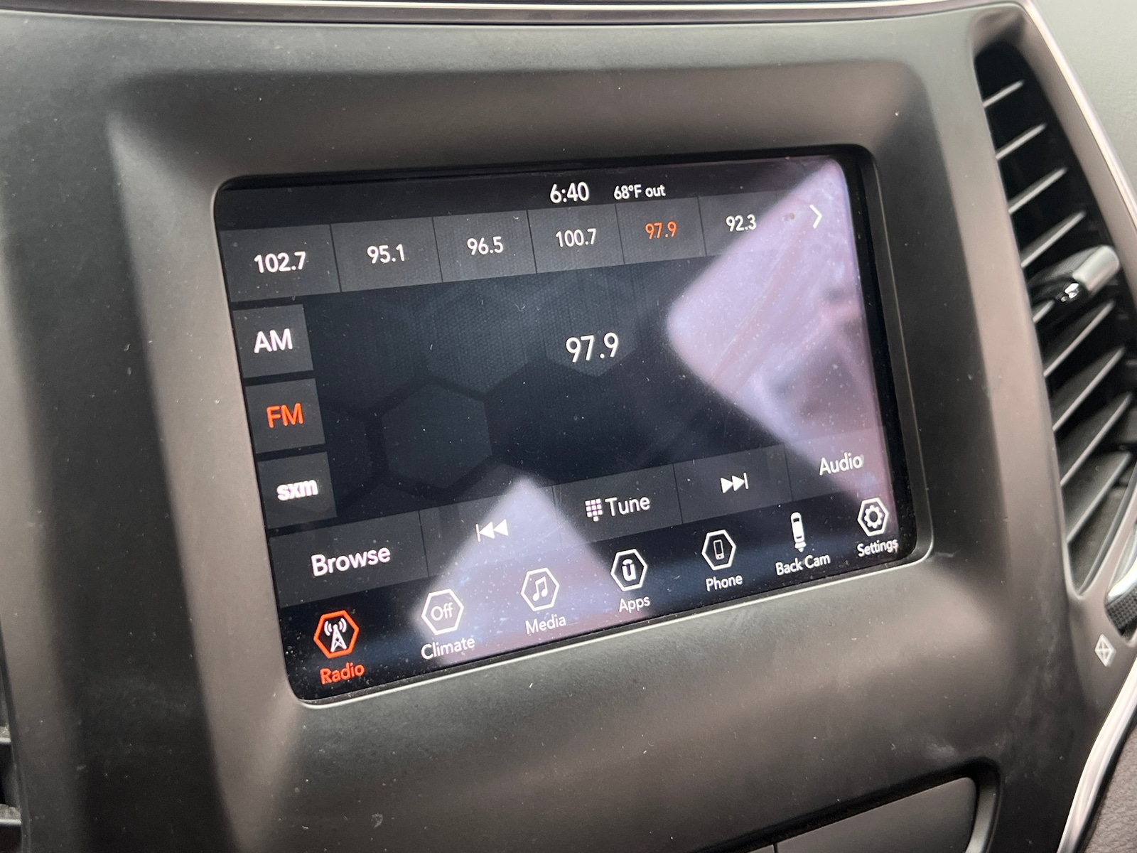 Thumbnail: 2019 Jeep Cherokee - 4