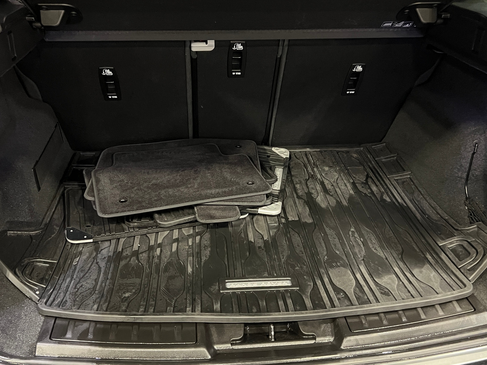 Thumbnail: 2020 Land Rover Range Rover Evoque - 6