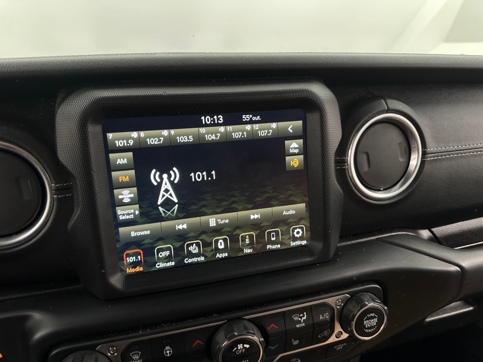 Thumbnail: 2020 Jeep Wrangler - 3