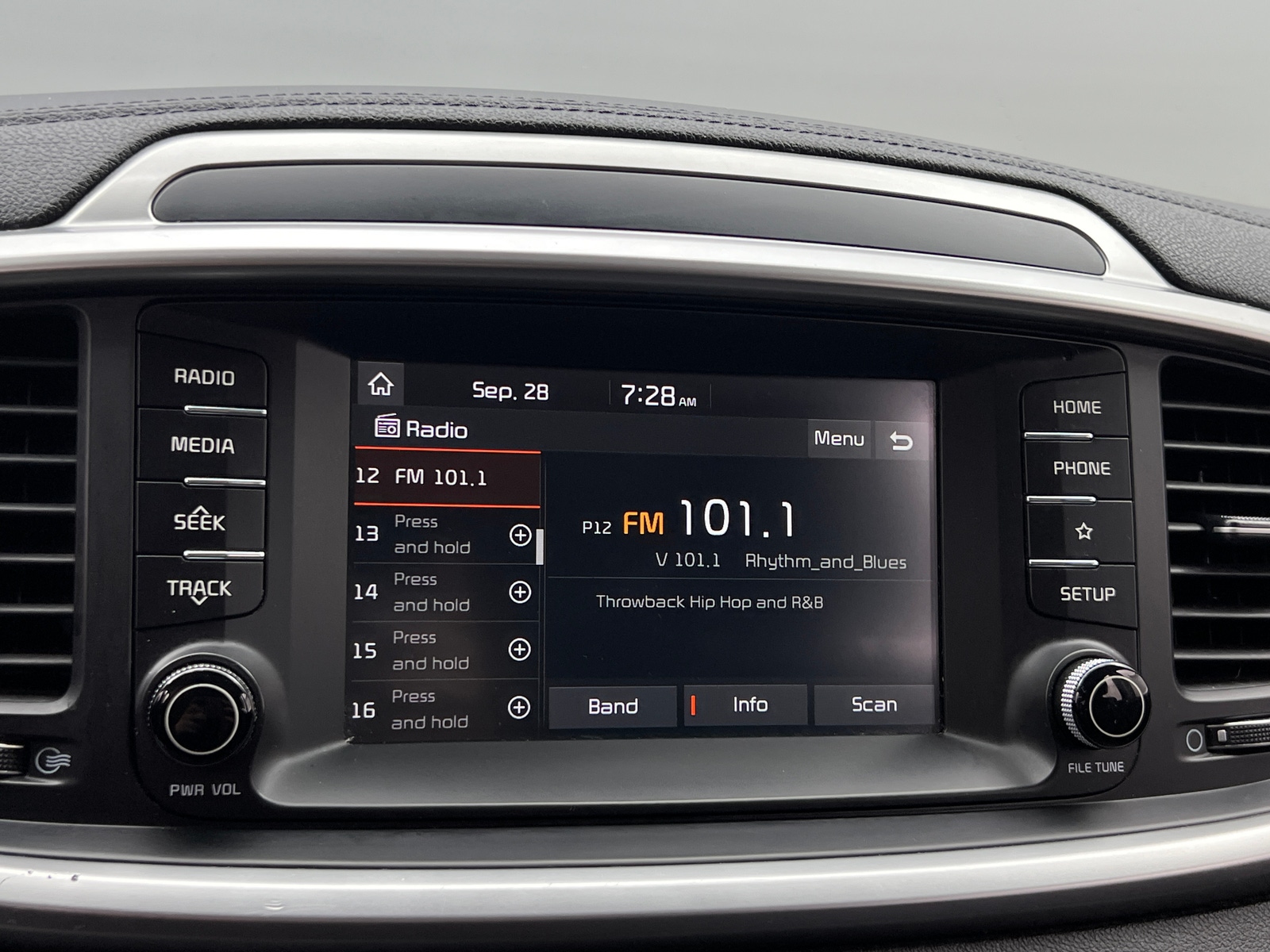 Thumbnail: 2020 Kia Sorento - 4