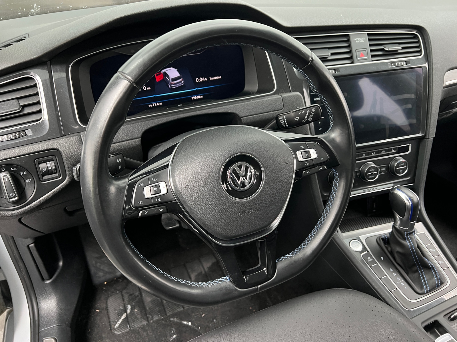 Thumbnail: 2018 Volkswagen e-Golf - 4