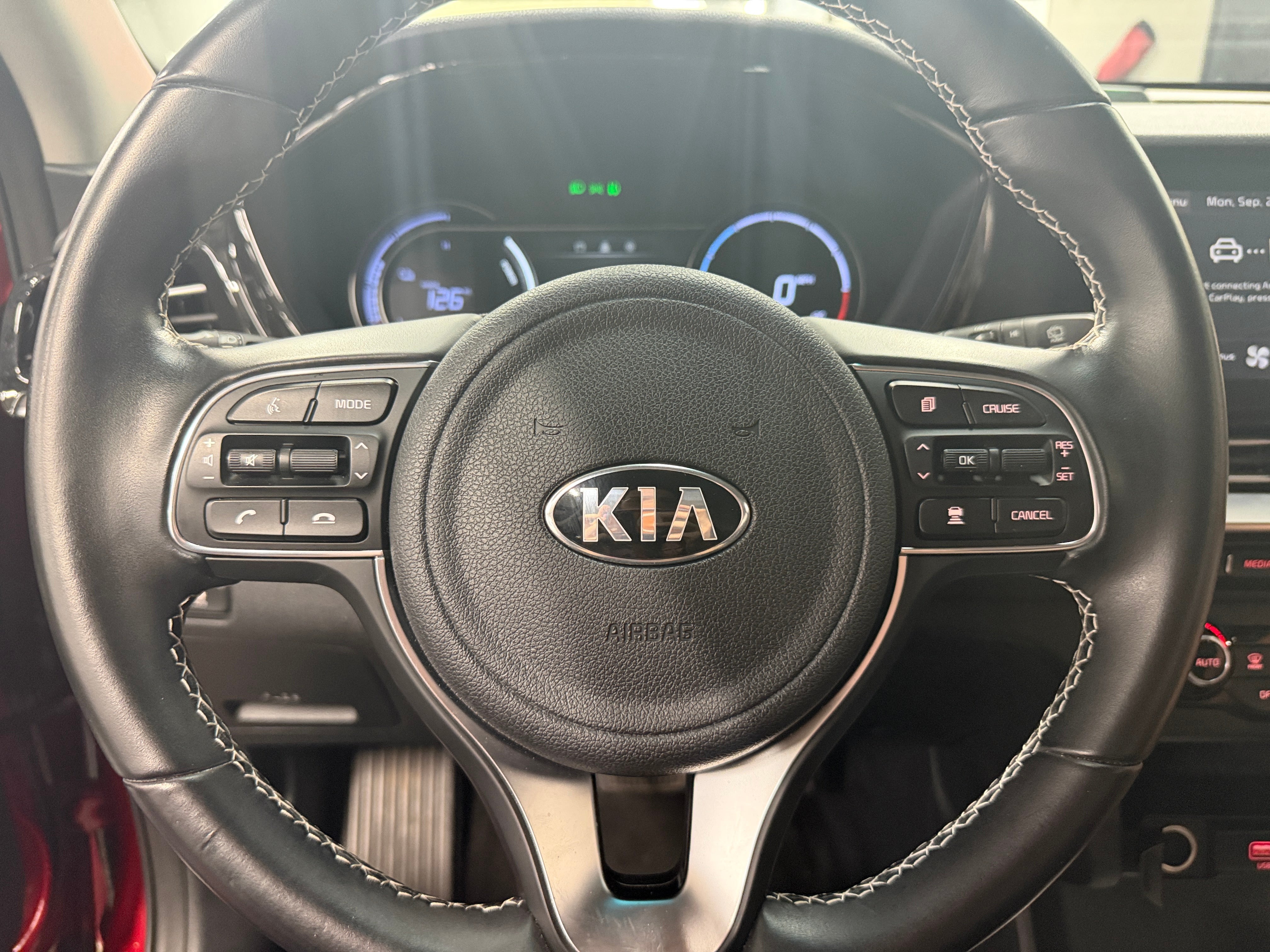 Used 2021 Kia Niro EX with VIN KNDCC3LG9M5098596 for sale in Oak Creek, WI