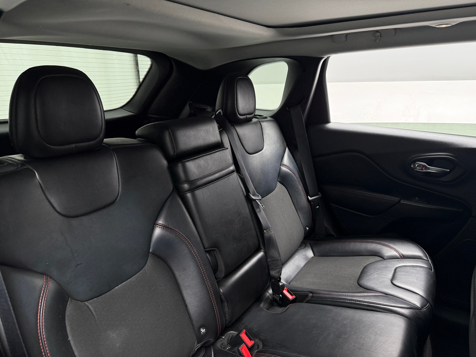 Thumbnail: 2019 Jeep Cherokee - 6