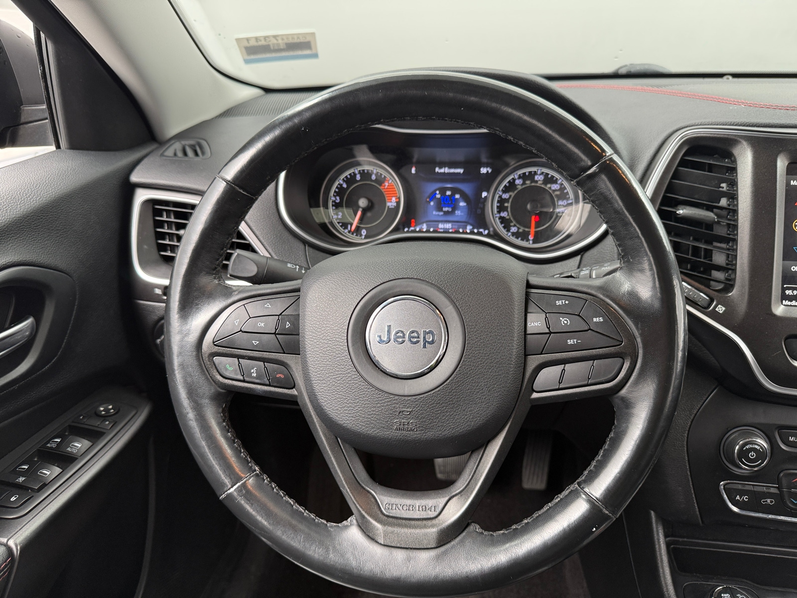 Thumbnail: 2019 Jeep Cherokee - 5