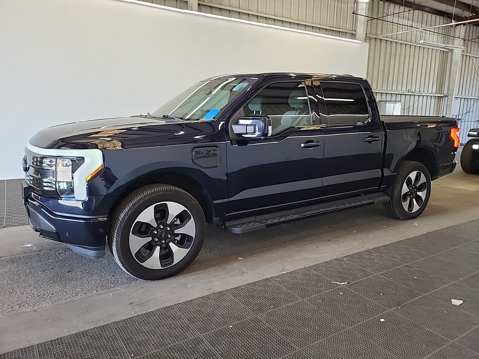 2022 Ford F-150 Lightning Platinum 4WD Supercrew 5.5' Box