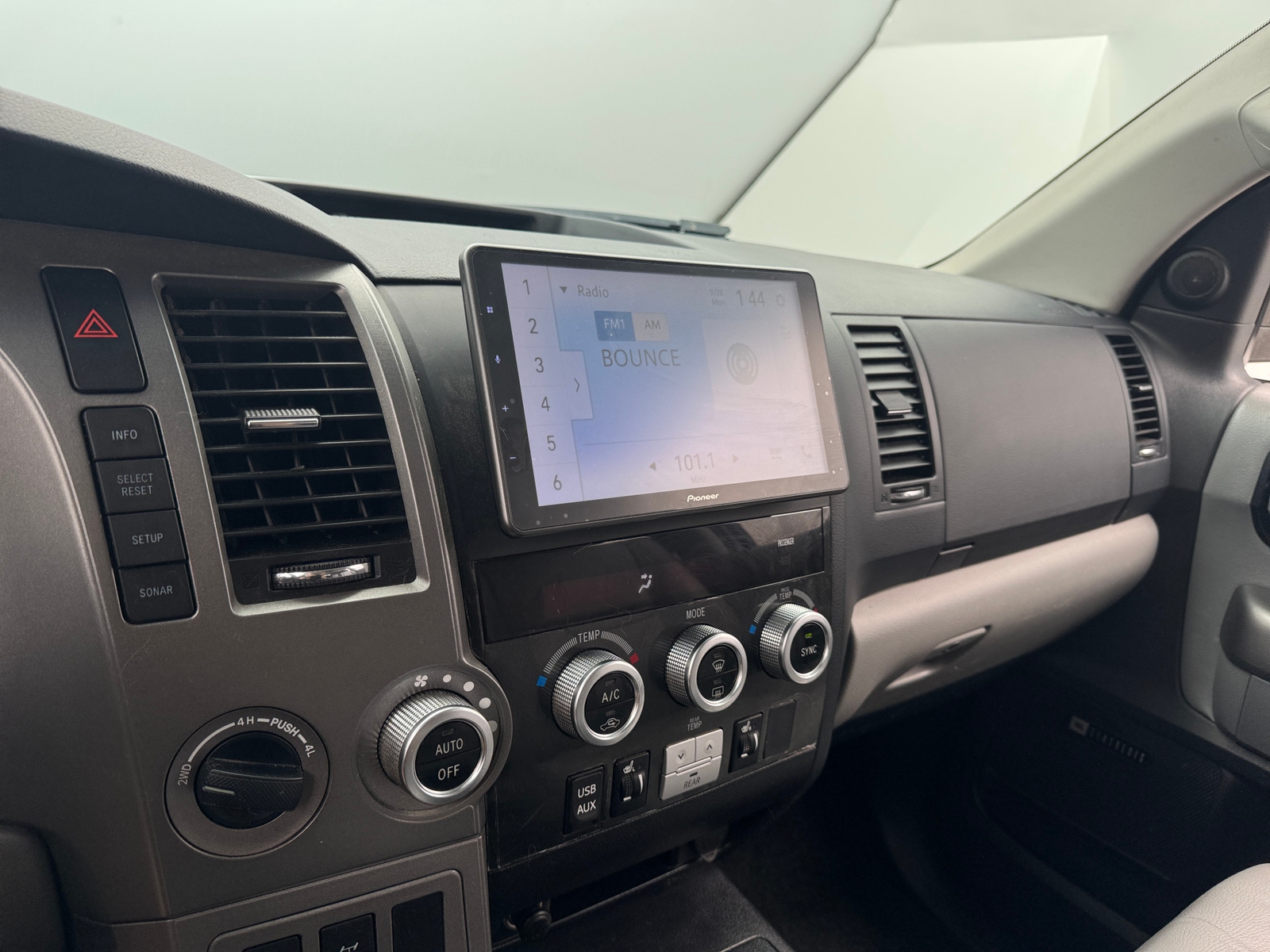 Thumbnail: 2015 Toyota Sequoia - 3