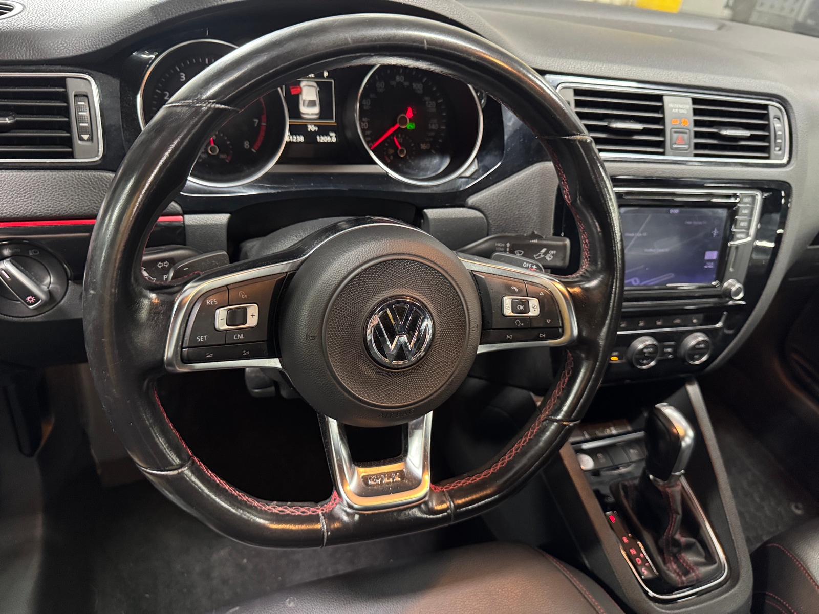Thumbnail: 2017 Volkswagen Jetta - 4