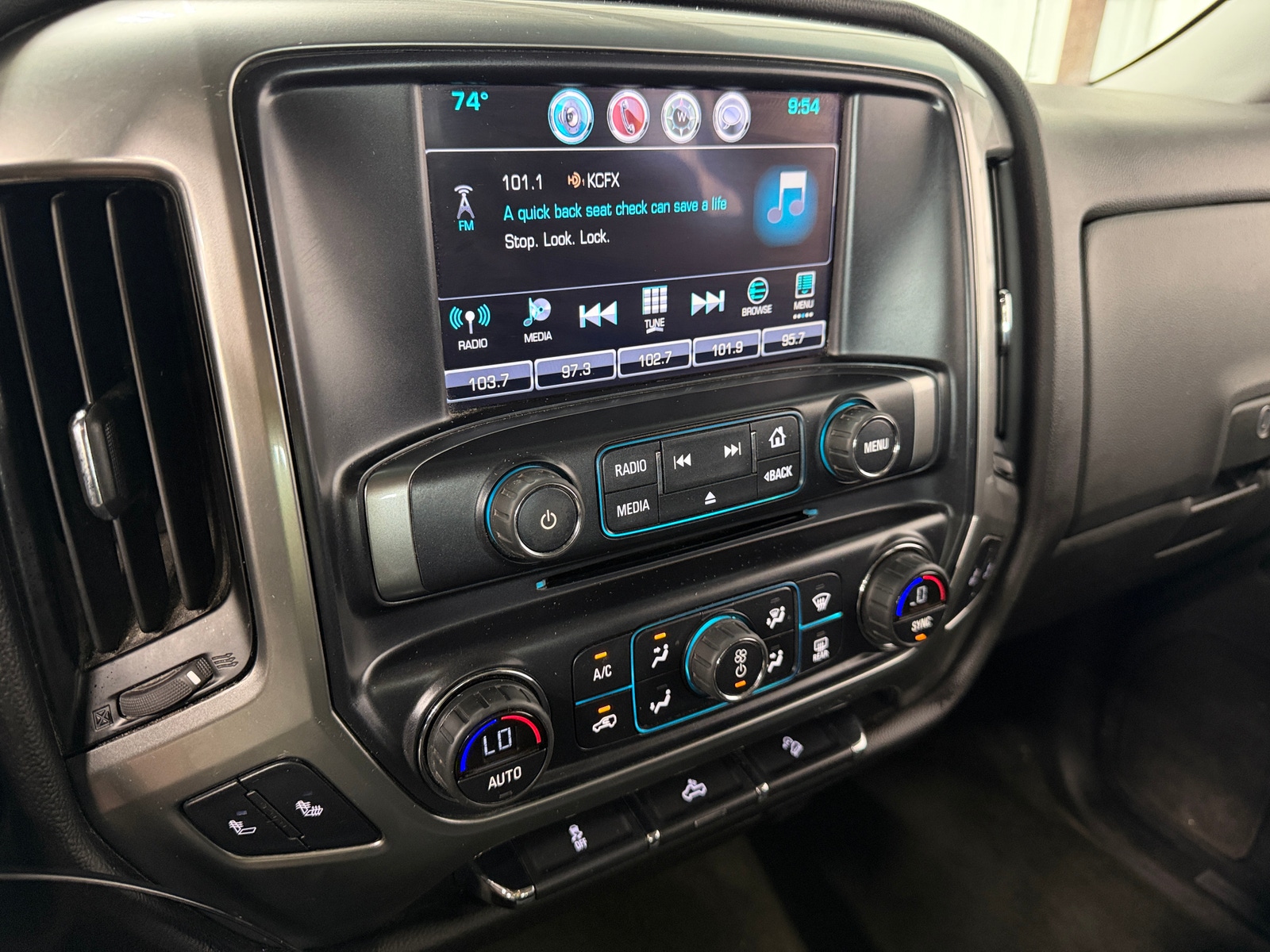 Thumbnail: 2016 Chevrolet Silverado 1500 - 4