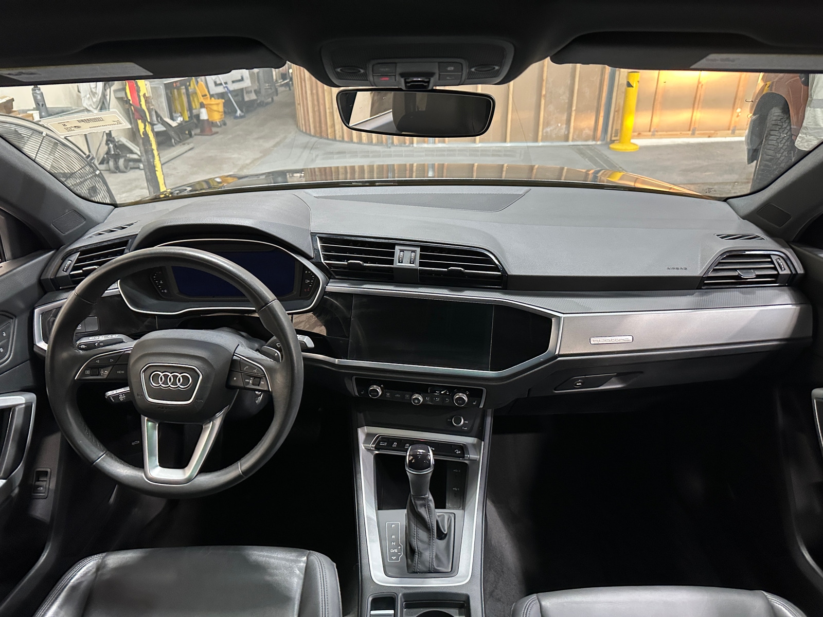Thumbnail: 2025 Audi Q3 - 3