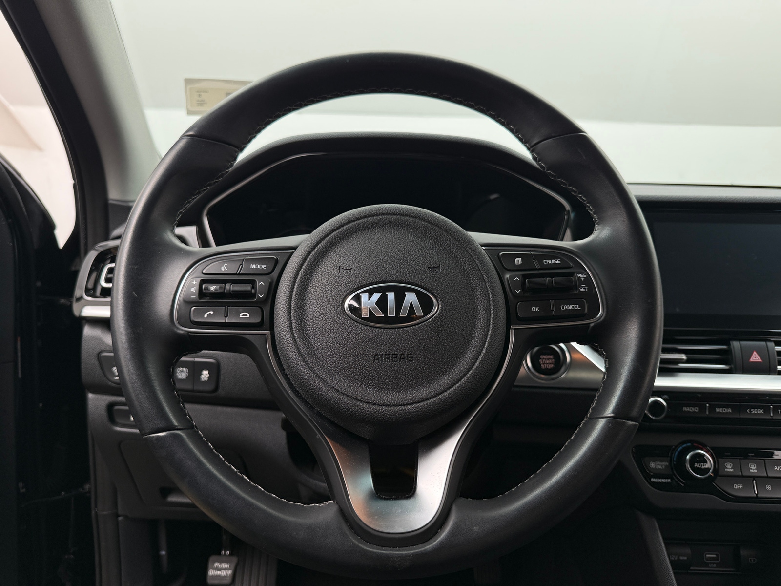 Thumbnail: 2020 Kia Niro - 5