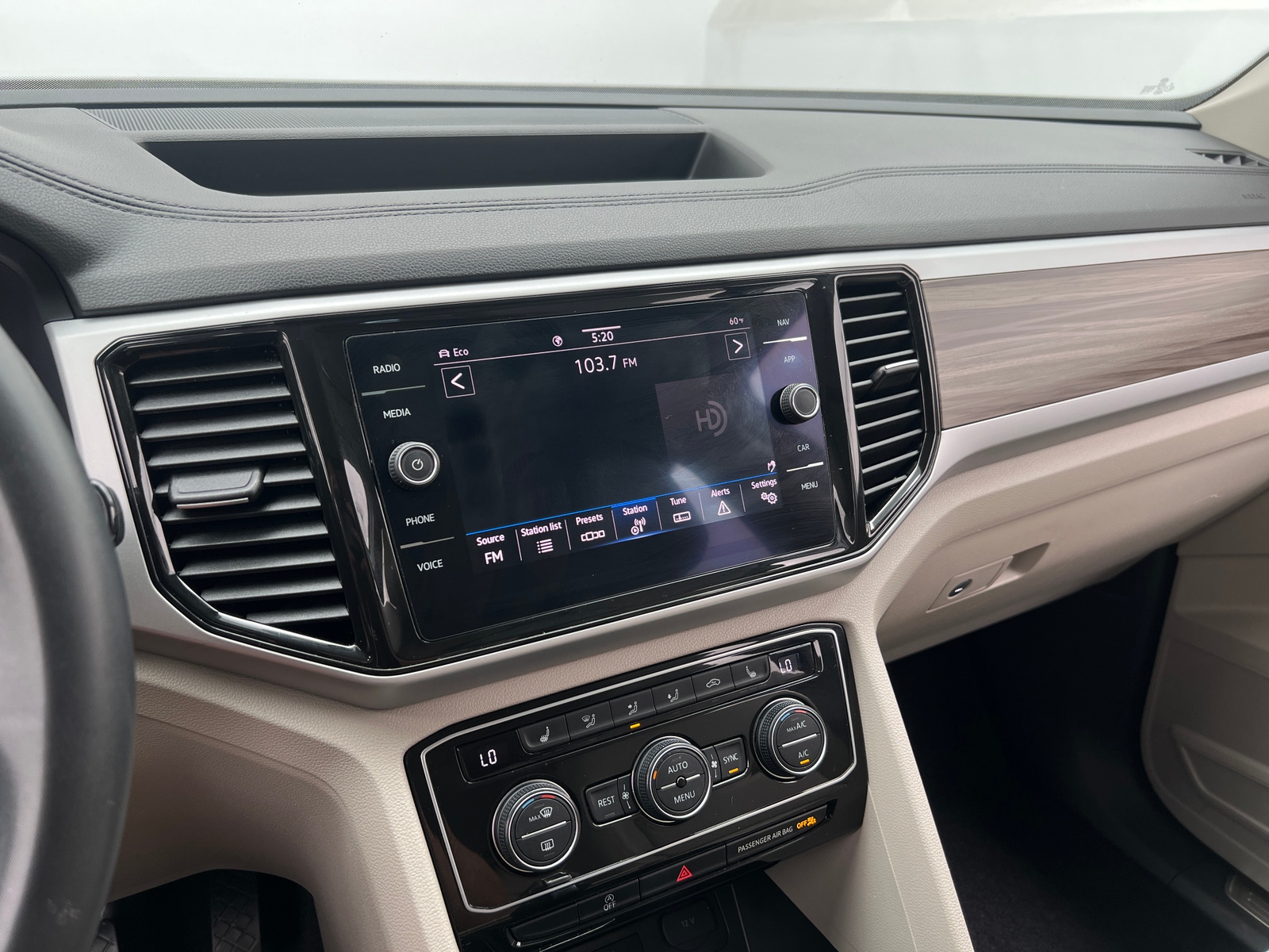 Thumbnail: 2021 Volkswagen Atlas - 3