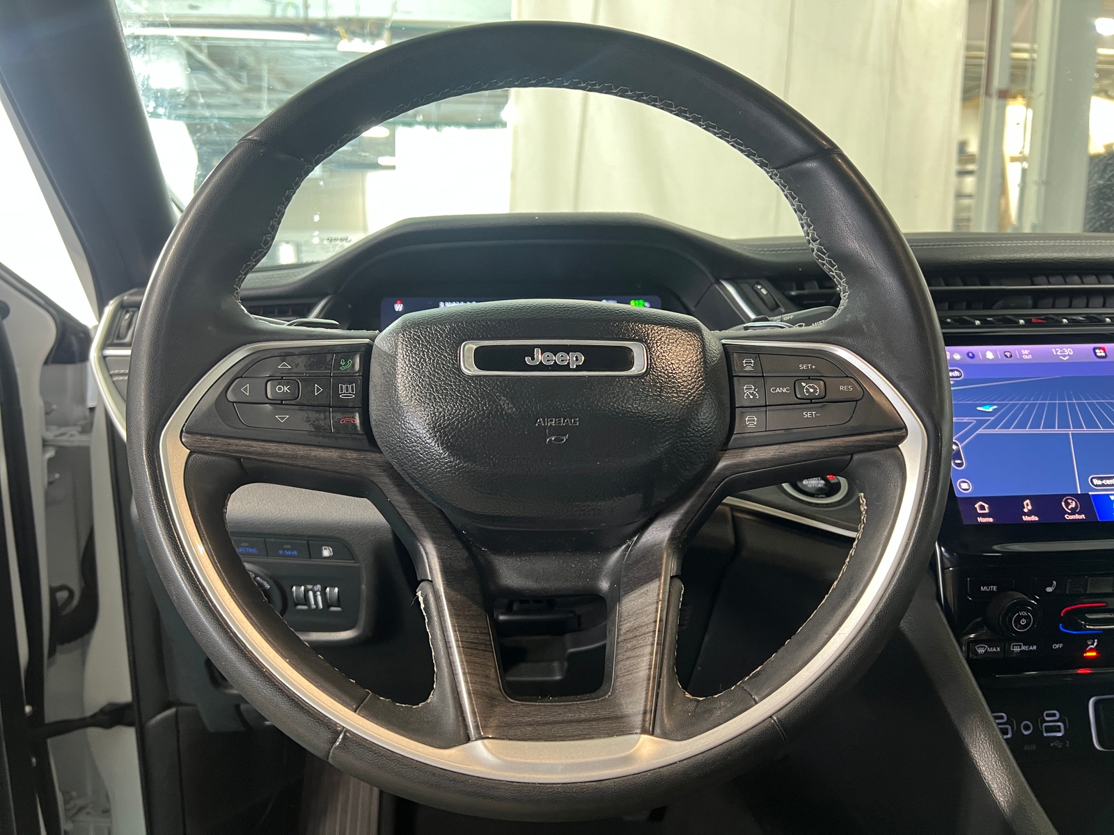 Thumbnail: 2024 Jeep Grand Cherokee - 4
