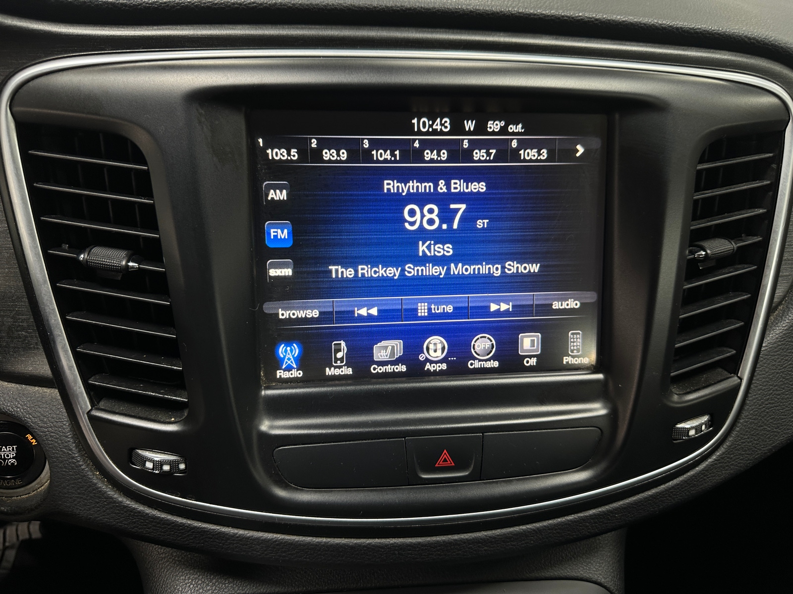 Thumbnail: 2016 Chrysler 200 - 4