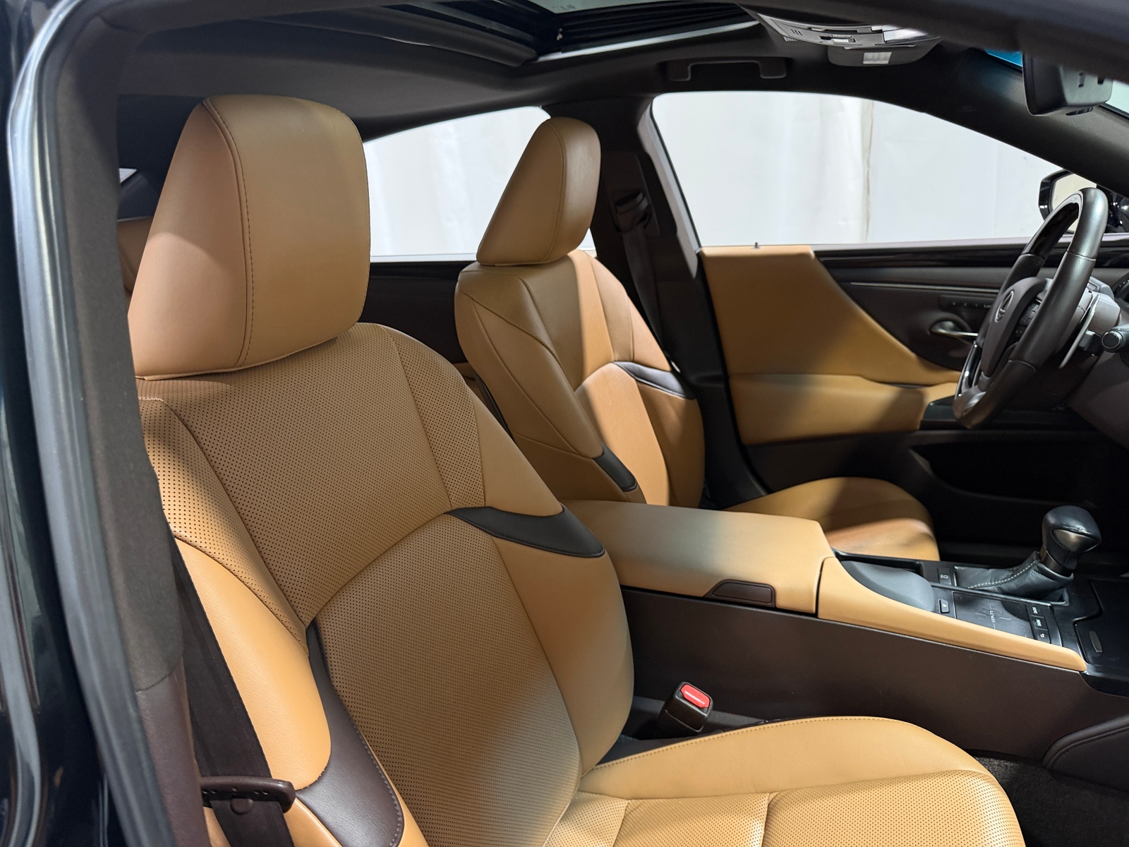 Thumbnail: 2020 Lexus ES - 2