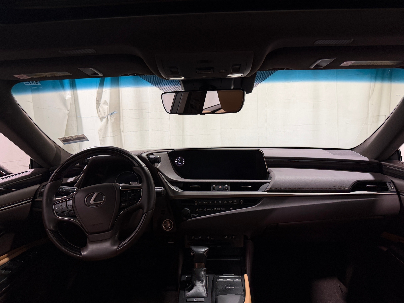 Thumbnail: 2020 Lexus ES - 3