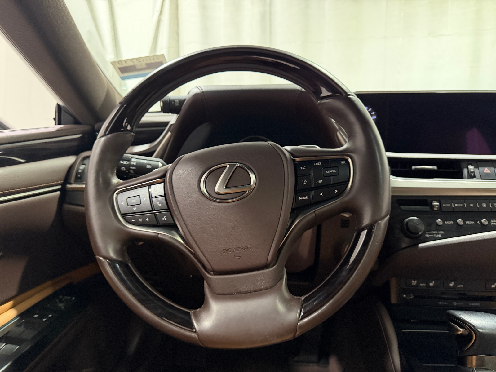 Thumbnail: 2020 Lexus ES - 5