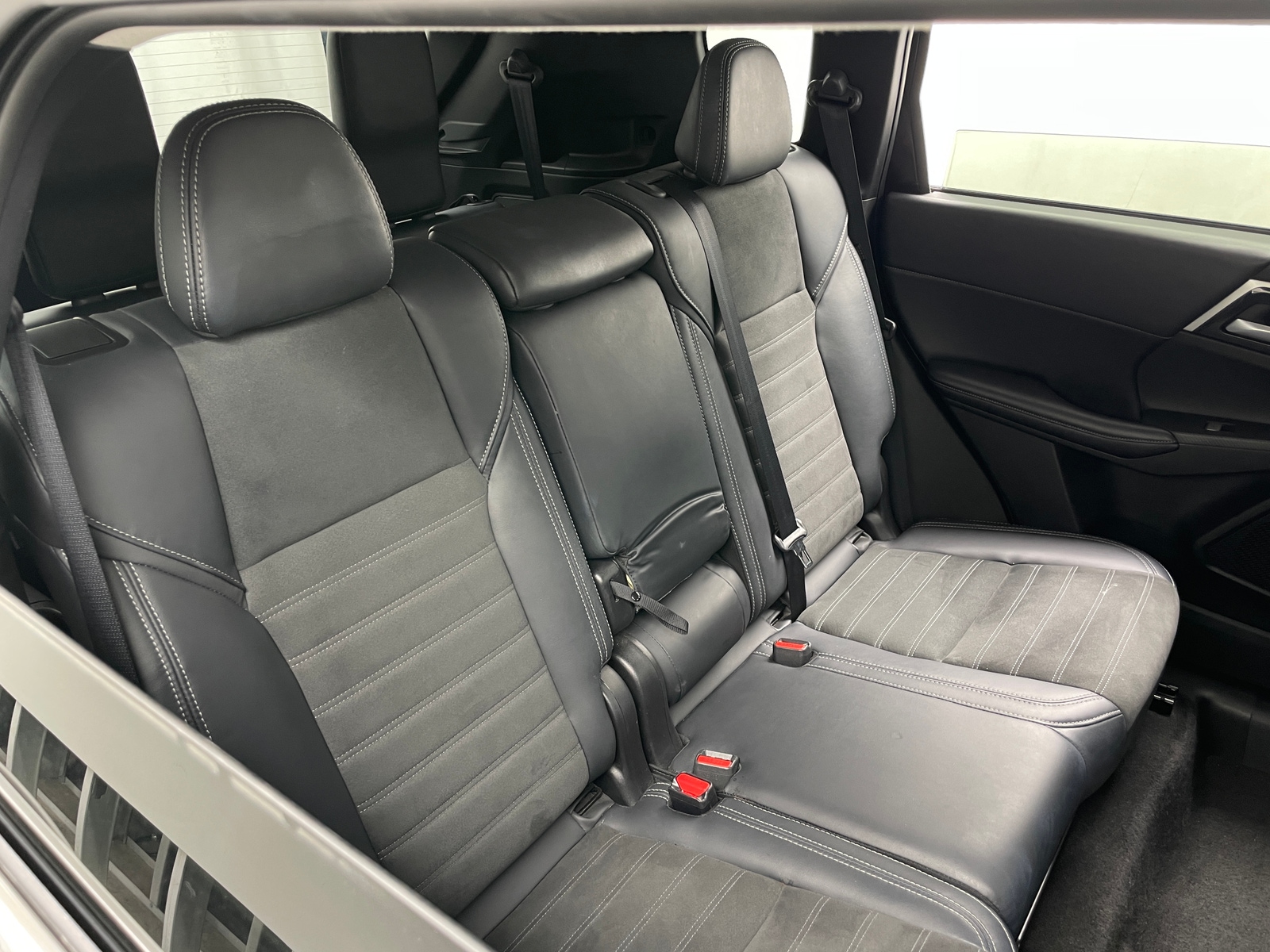 Thumbnail: 2025 Mitsubishi Outlander - 6