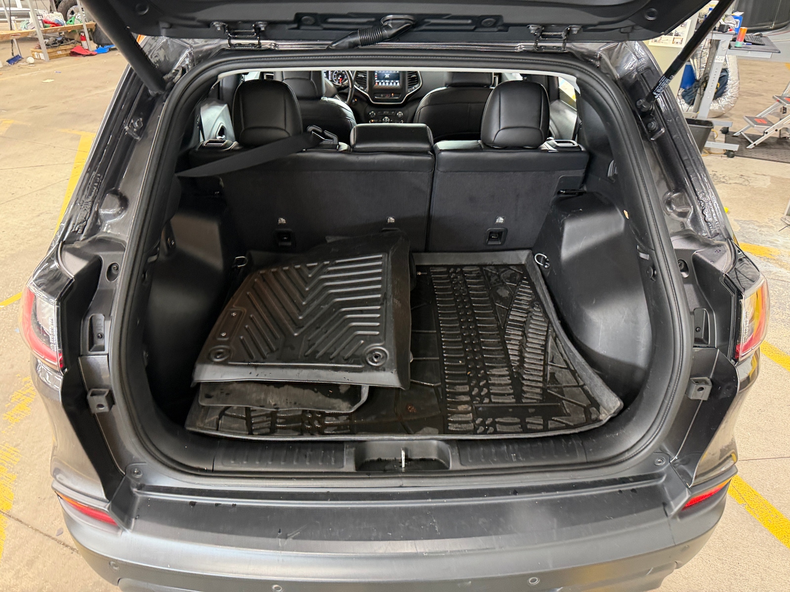 Thumbnail: 2020 Jeep Cherokee - 6