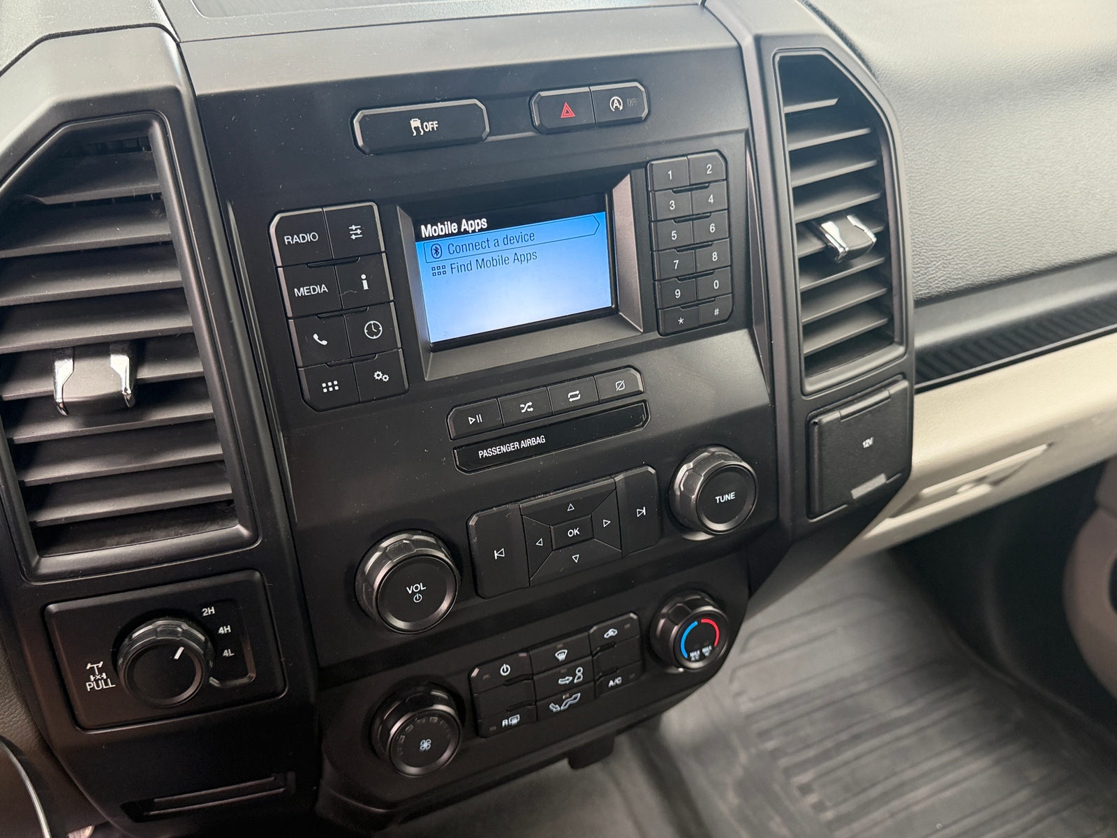Thumbnail: 2019 Ford Econoline - 4