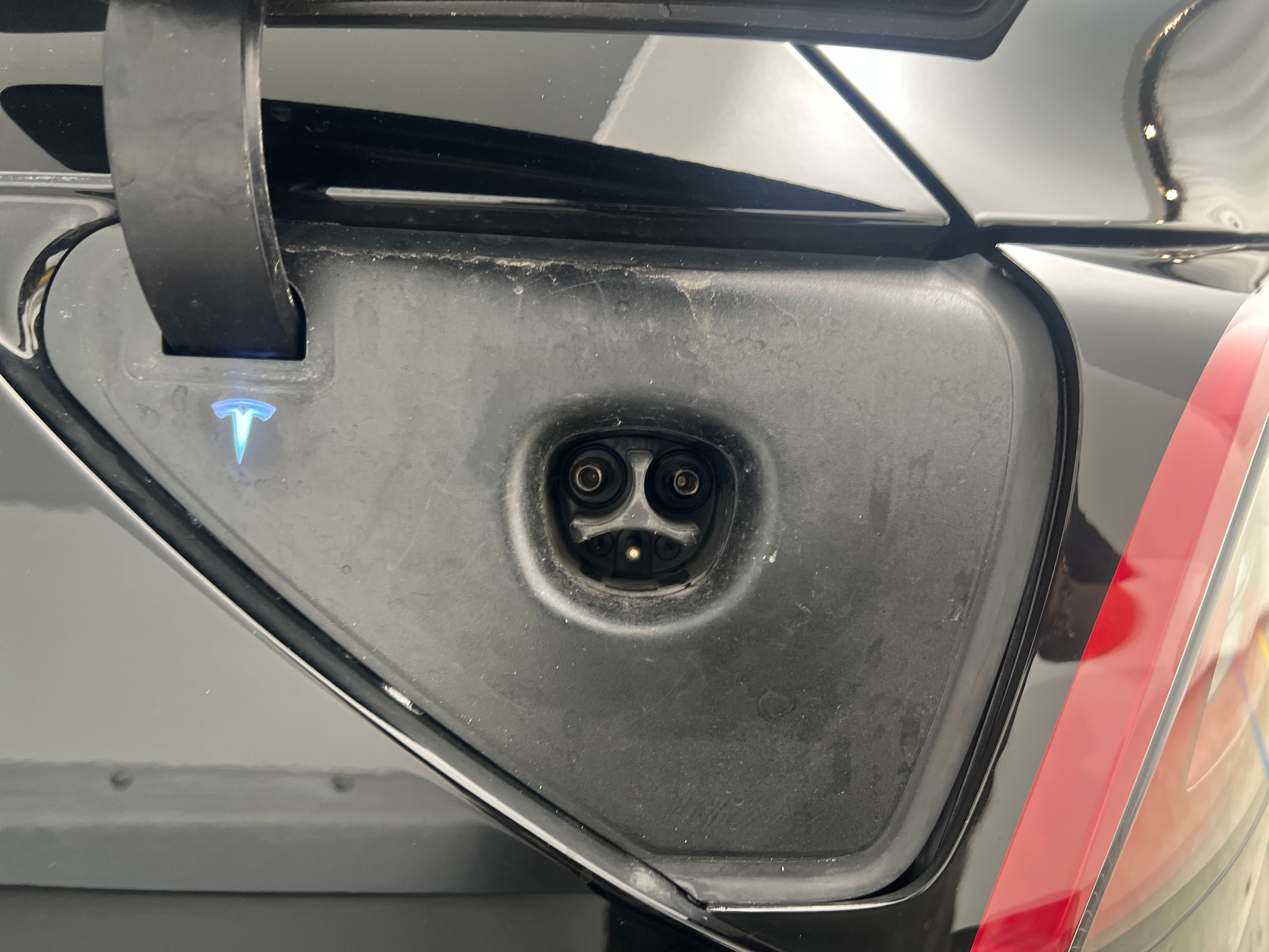 Used 2023 Tesla Model Y Long Range with VIN 7SAYGDEEXPF690915 for sale in Oak Creek, WI