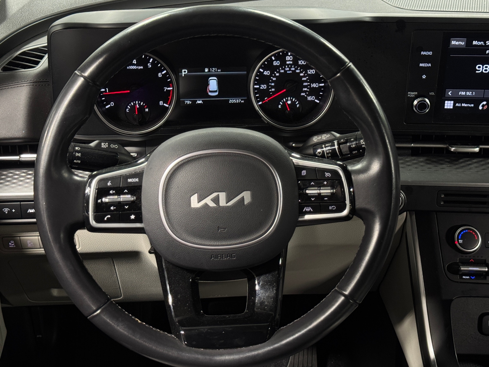 Thumbnail: 2023 Kia Carnival - 4