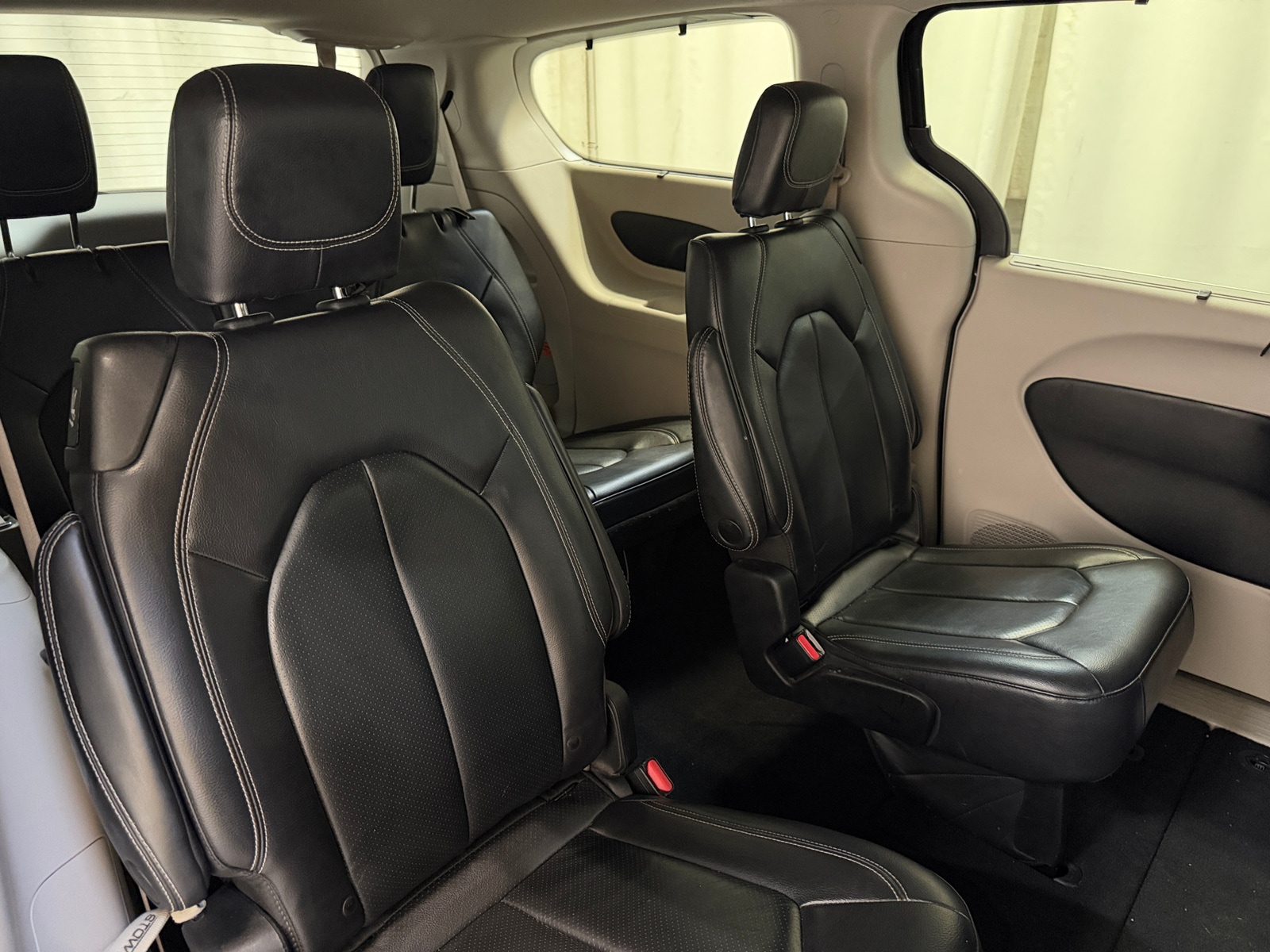 Thumbnail: 2022 Chrysler Pacifica - 5