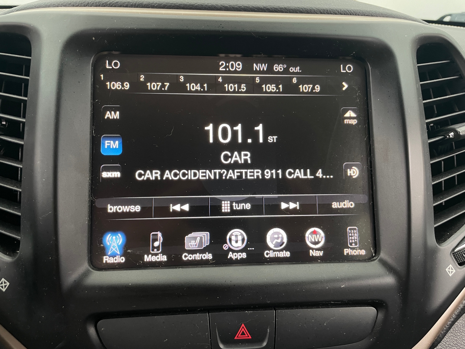 Thumbnail: 2015 Jeep Cherokee - 3