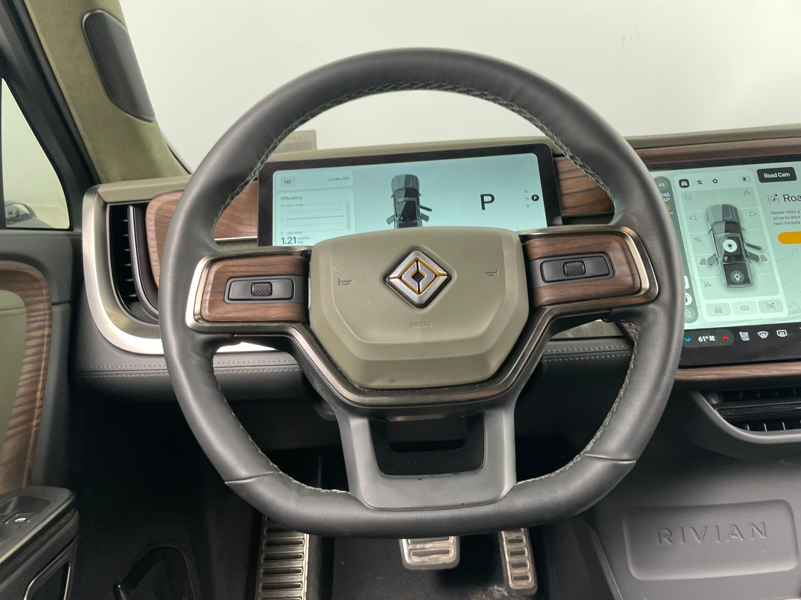 Thumbnail: 2023 Rivian R1T - 4