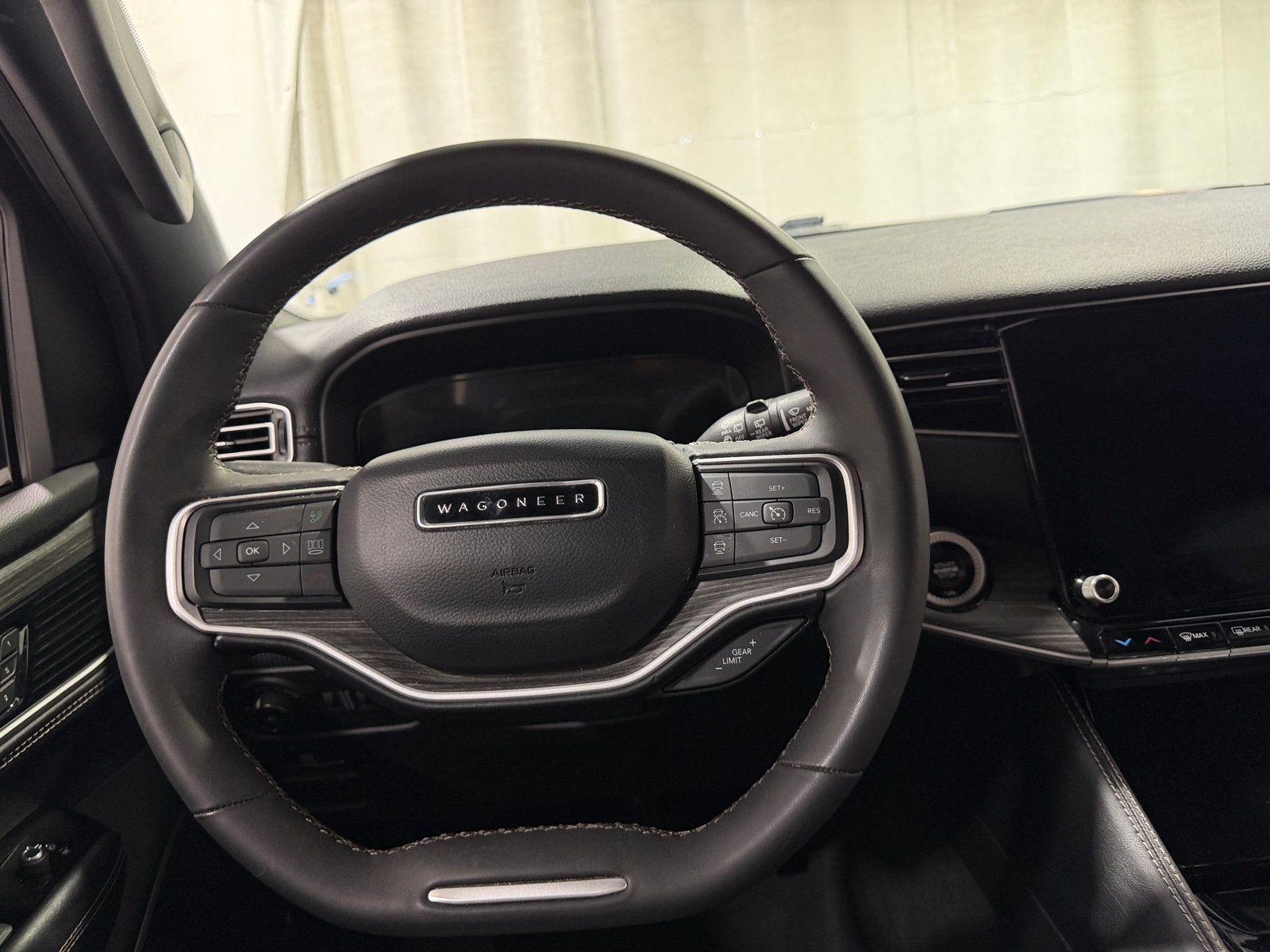Thumbnail: 2024 Jeep Wagoneer - 4