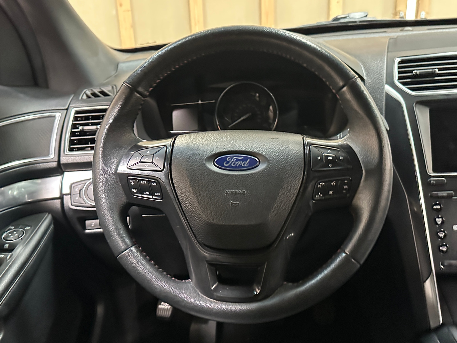 Thumbnail: 2019 Ford Explorer - 4