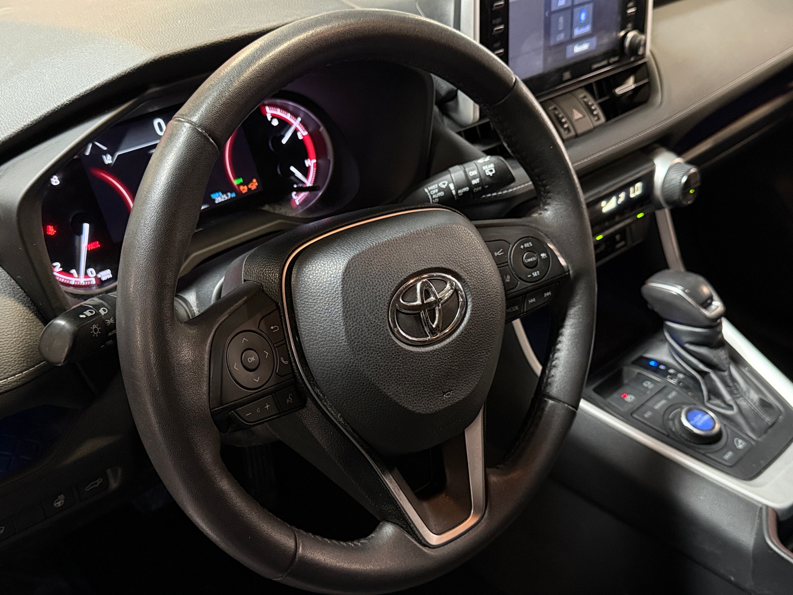 Thumbnail: 2021 Toyota RAV4 - 4