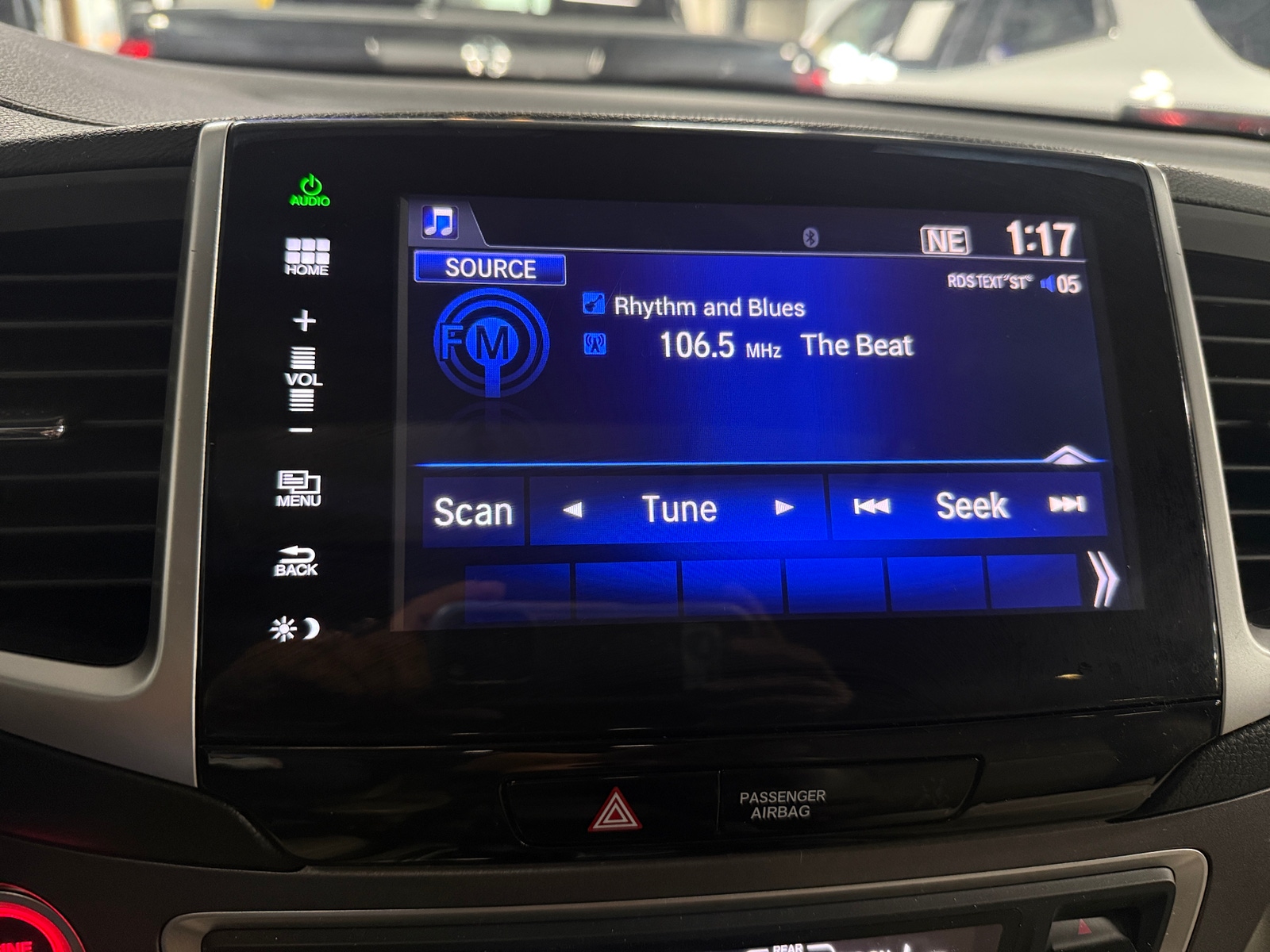 Thumbnail: 2016 Honda Pilot - 3