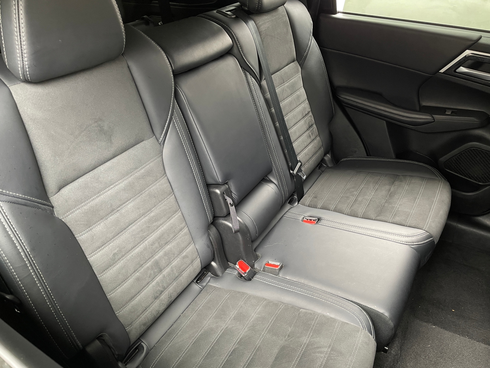 Thumbnail: 2024 Mitsubishi Outlander - 6