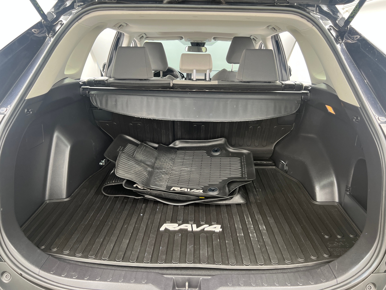 Thumbnail: 2019 Toyota RAV4 - 7