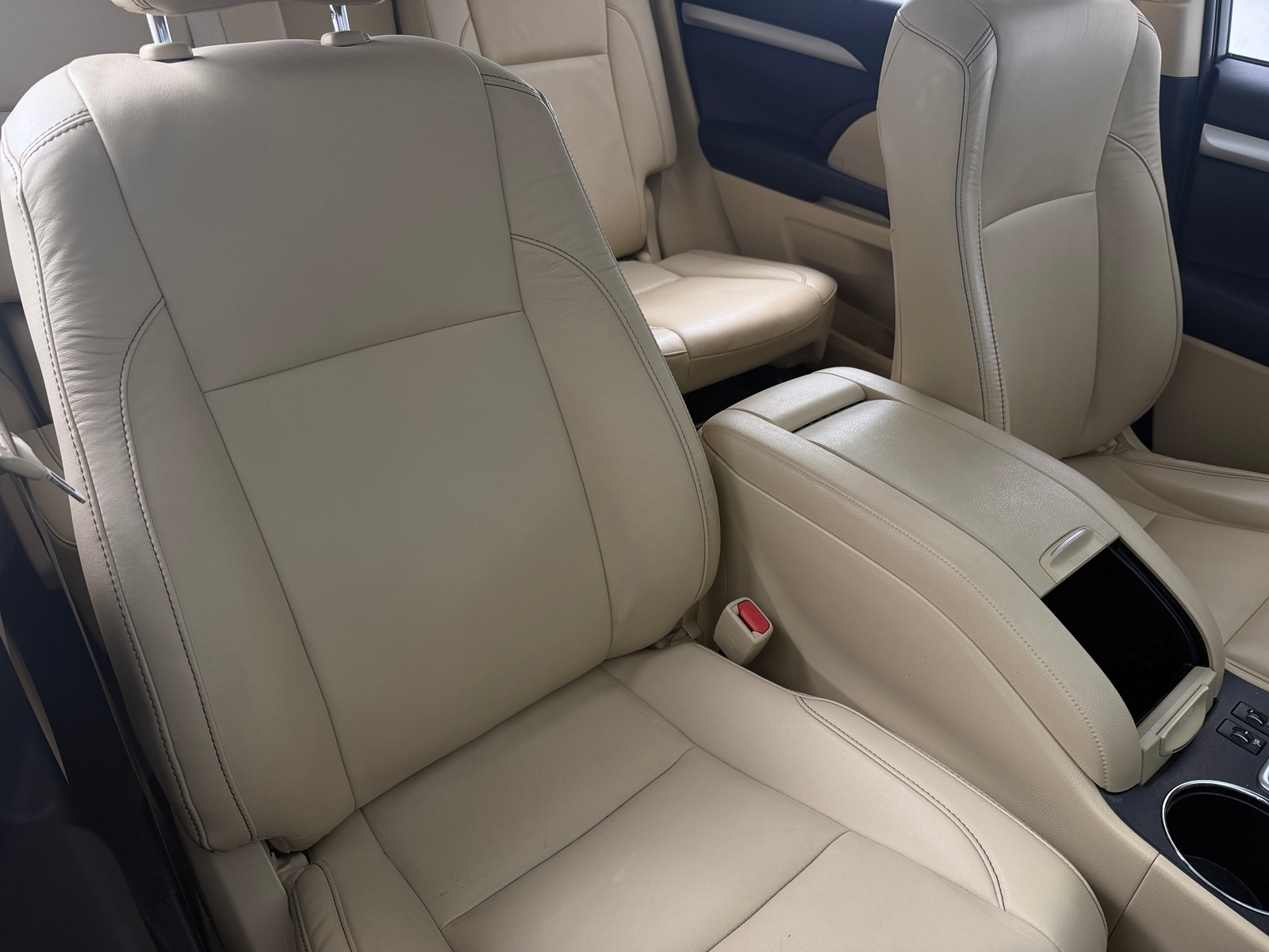 Thumbnail: 2019 Toyota Highlander - 2