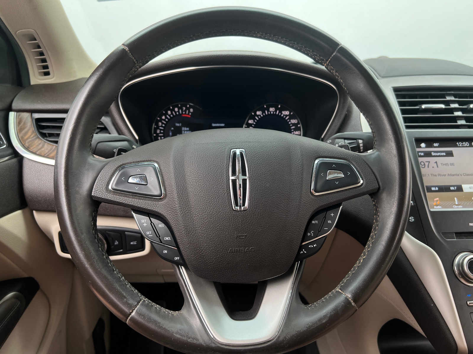 Thumbnail: 2017 Lincoln MKC - 4