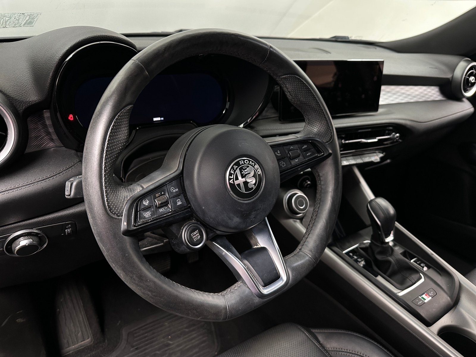 Thumbnail: 2024 Alfa Romeo Tonale - 4