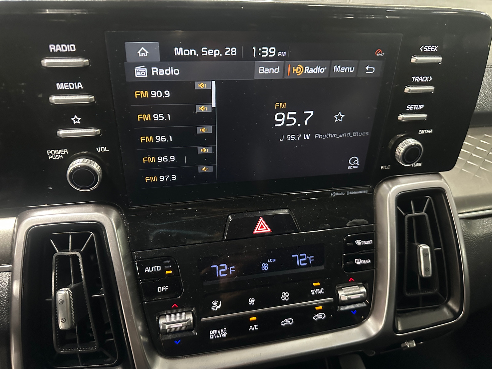 Thumbnail: 2021 Kia Sorento - 3