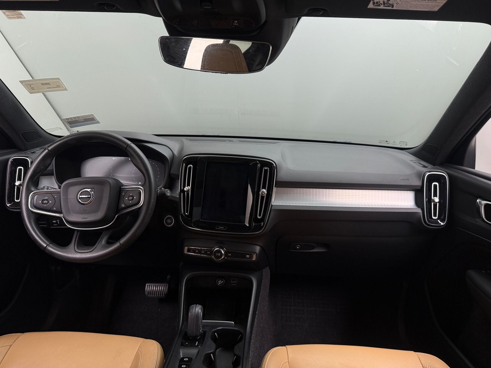 Thumbnail: 2020 Volvo XC40 - 2