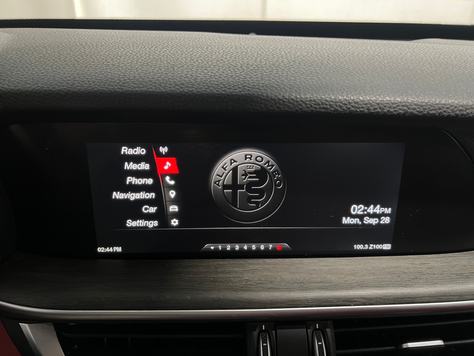 Thumbnail: 2018 Alfa Romeo Stelvio - 3