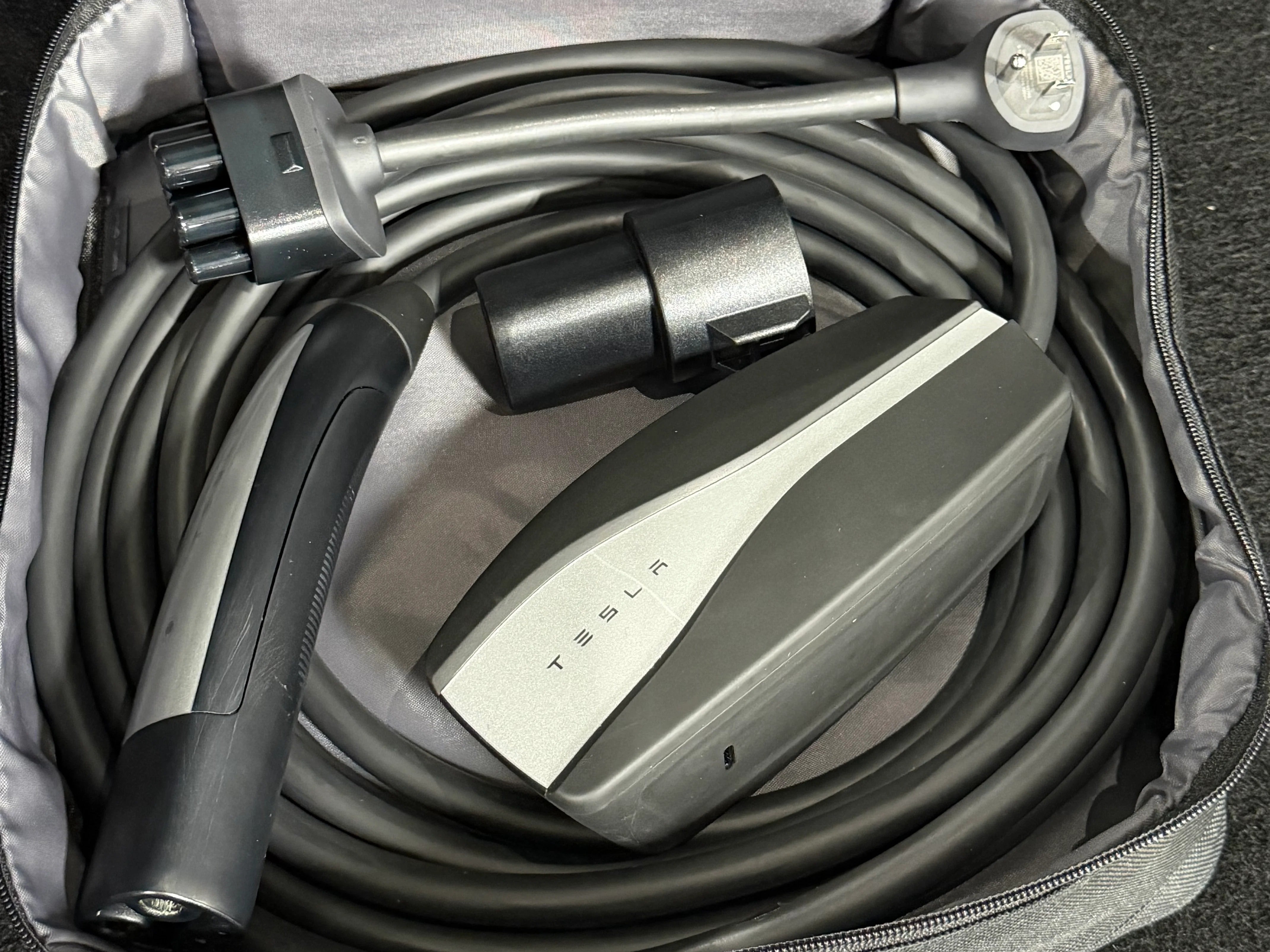 Used 2024 Tesla Model Y Long Range with VIN 7SAYGDEE1RA226704 for sale in Oak Creek, WI