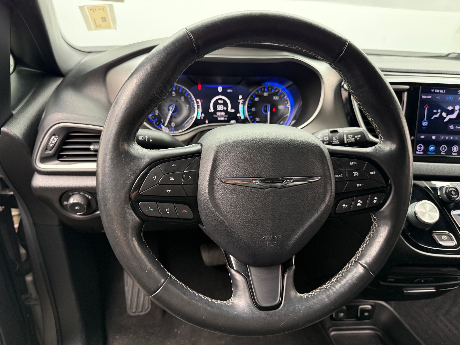 Thumbnail: 2020 Chrysler Pacifica - 4